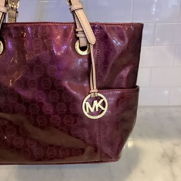 Michael Kors Embossed Merlot Signature Patent Leather EW Jet SetTote - Picture 2 of 14